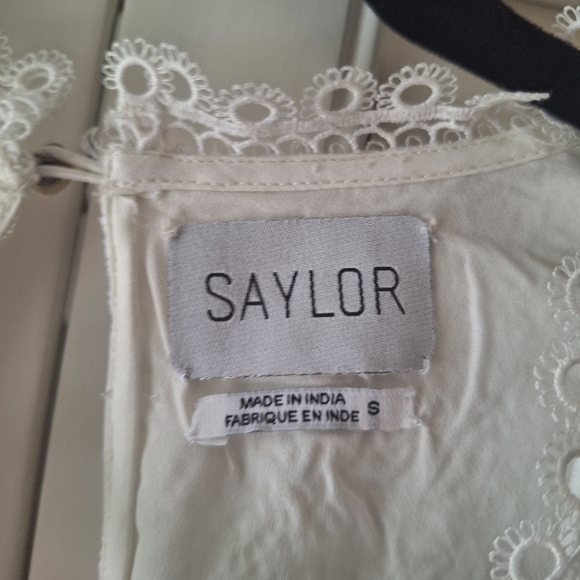 Saylor Elegant White Lace V-Neck Romper - Picture 4 of 8